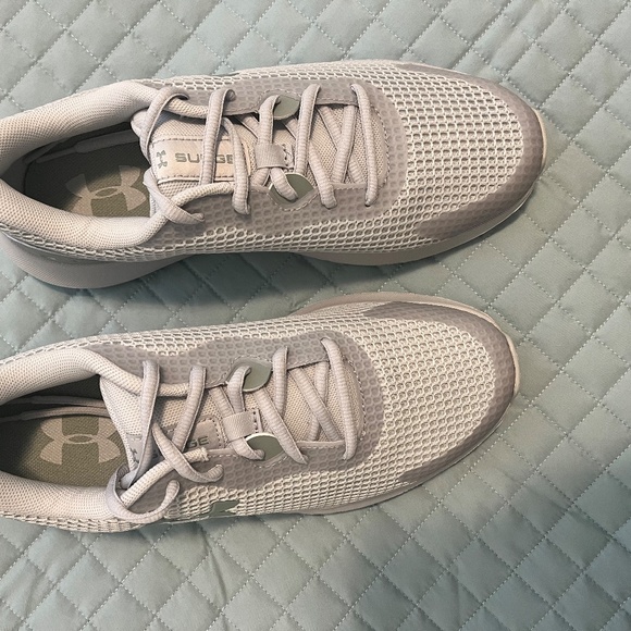 Women's Under Armour Surge 3 Running Shoes - Size 9 - Picture 3 of 5